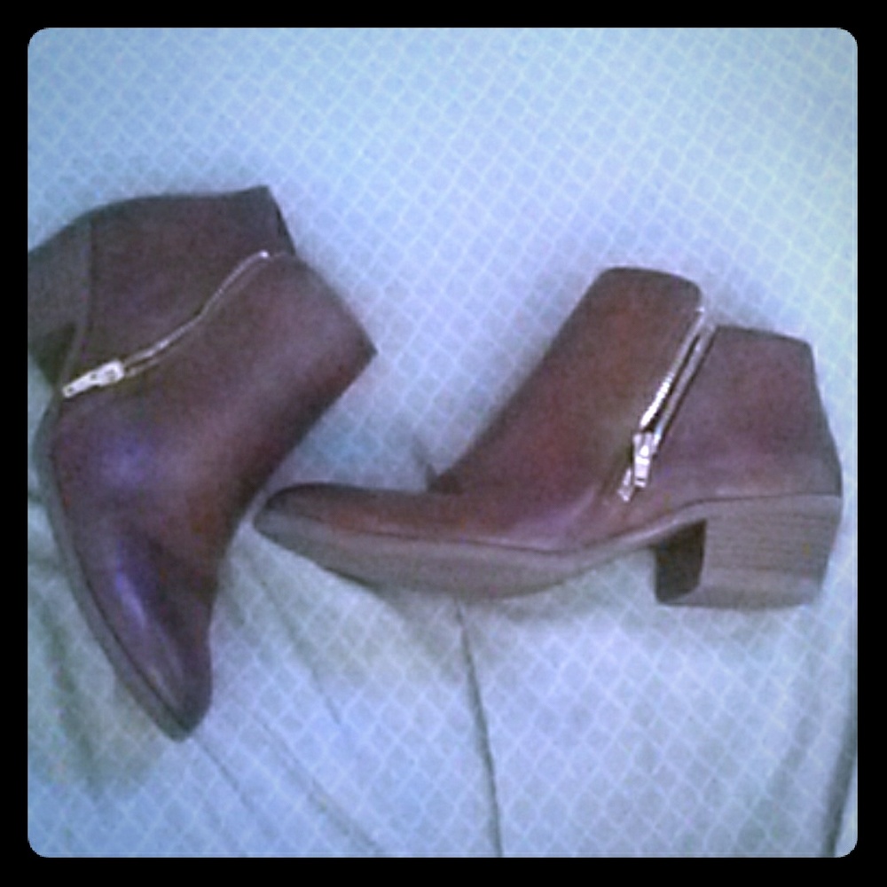 Brown short ankle boots